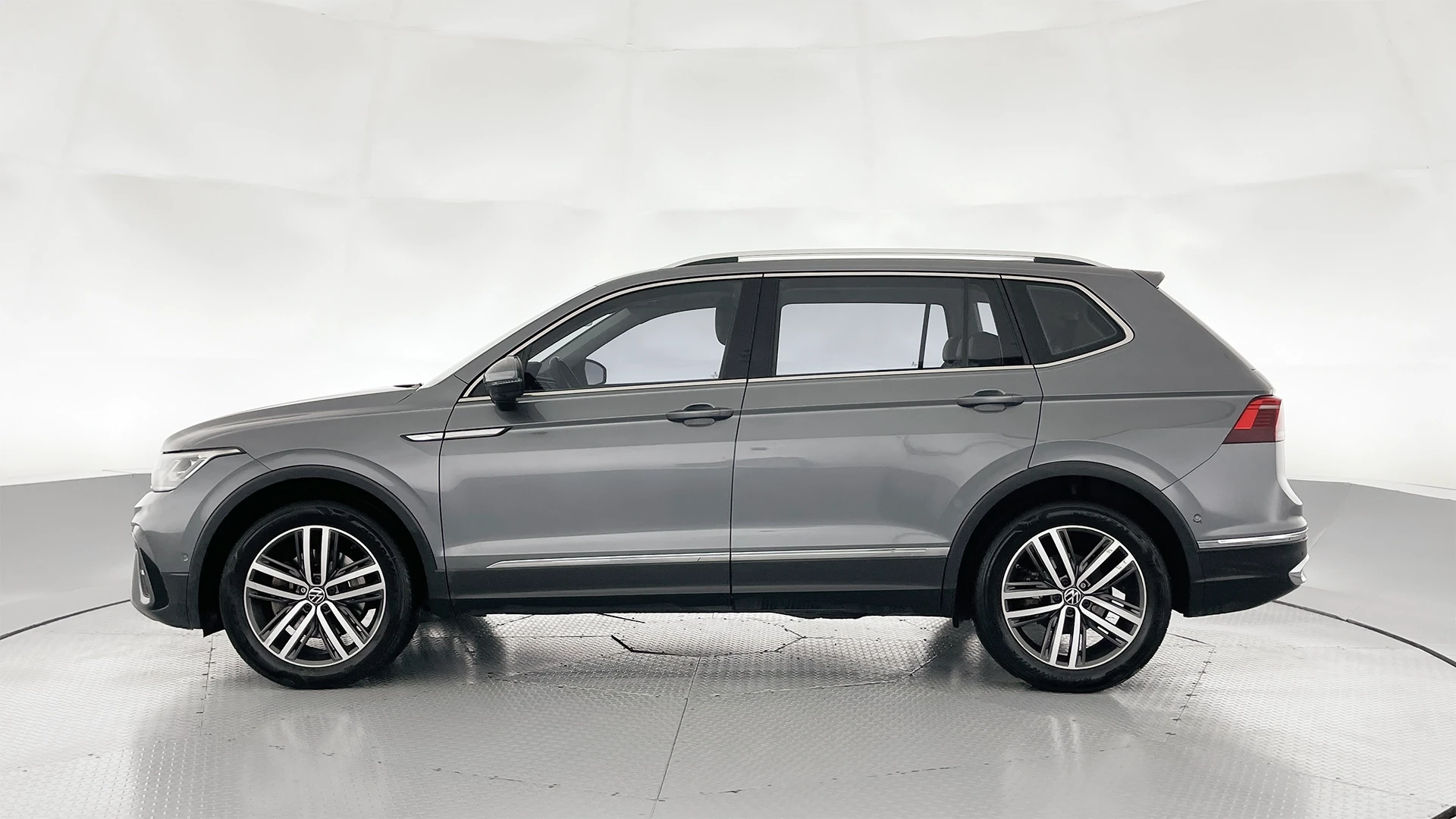 VOLKSWAGEN TIGUAN ELEGANCE 2.0 TSI 4MOTION TP 2000CC T CT TC R19