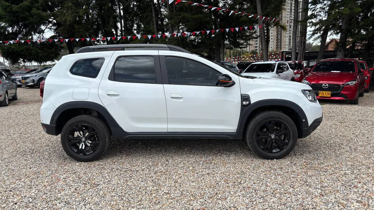RENAULT DUSTER ICONIC MT 1300CC T 4X4 6AB