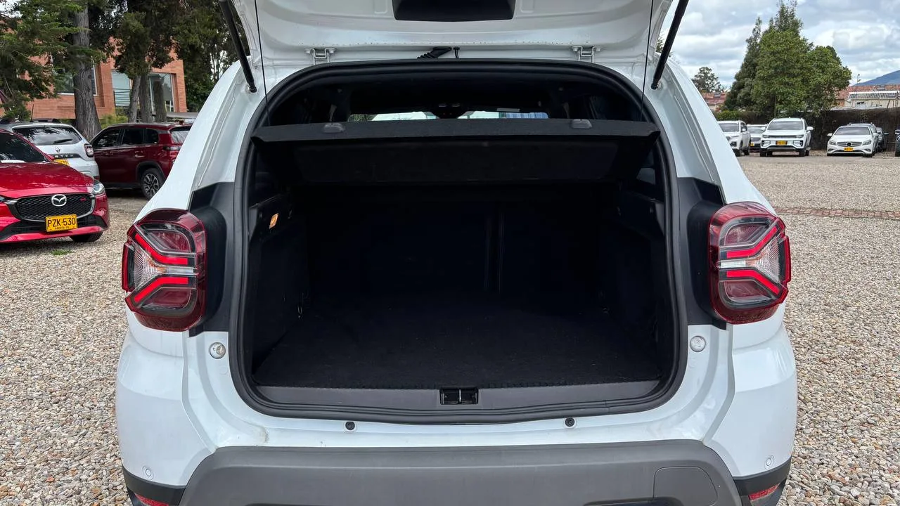 RENAULT DUSTER ICONIC MT 1300CC T 4X4 6AB