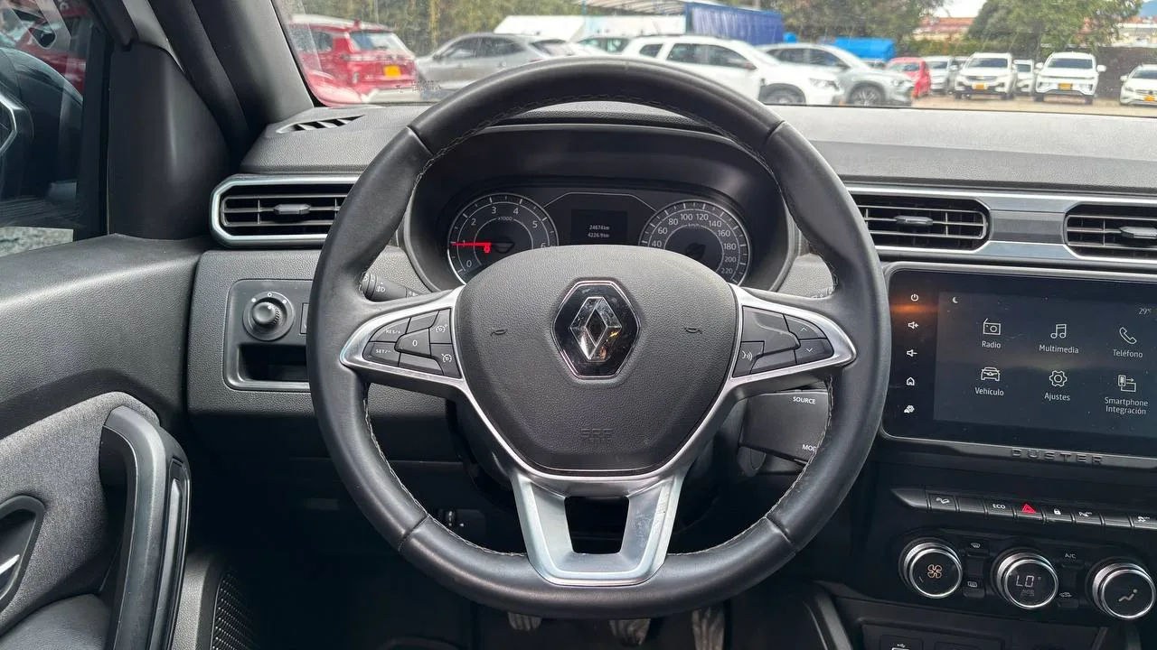 RENAULT DUSTER ICONIC MT 1300CC T 4X4 6AB