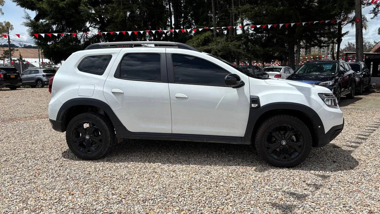 RENAULT DUSTER ICONIC MT 1300CC T 4X4 6AB