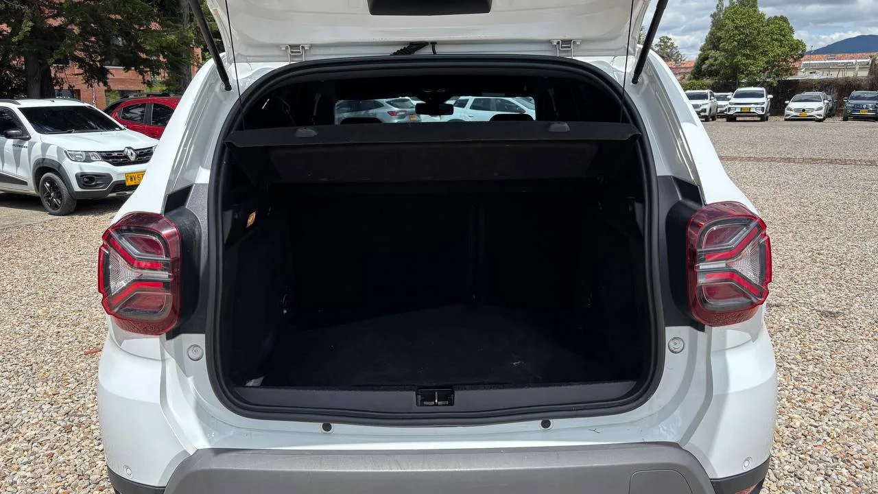 RENAULT DUSTER ICONIC MT 1300CC T 4X4 6AB