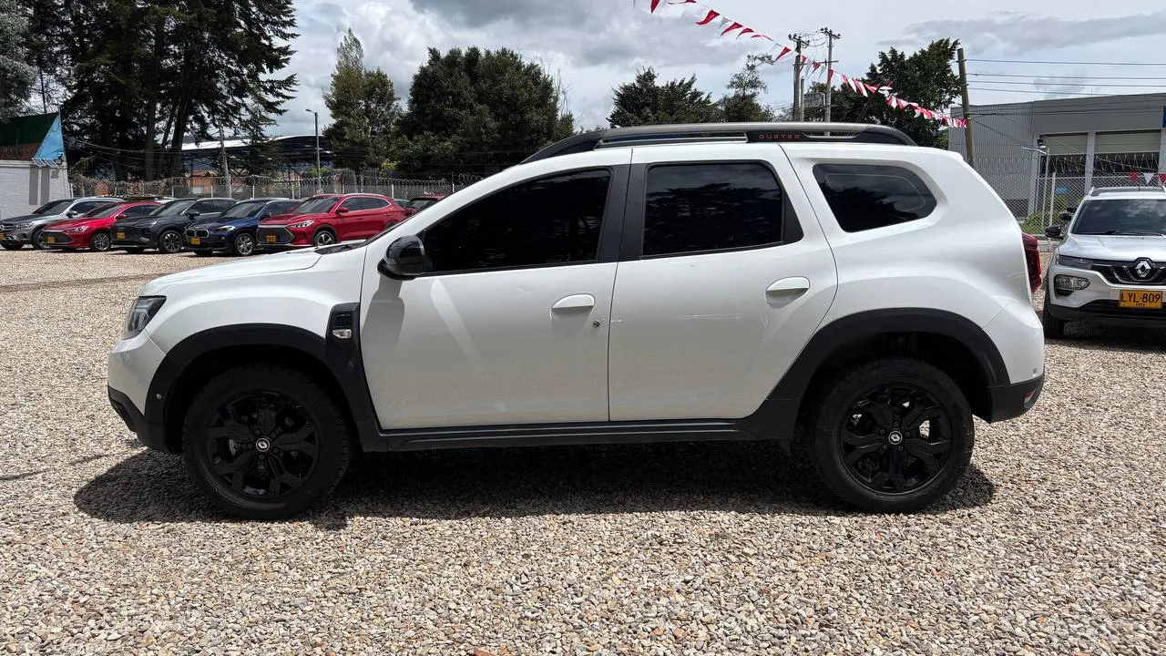 RENAULT DUSTER ICONIC MT 1300CC T 4X4 6AB
