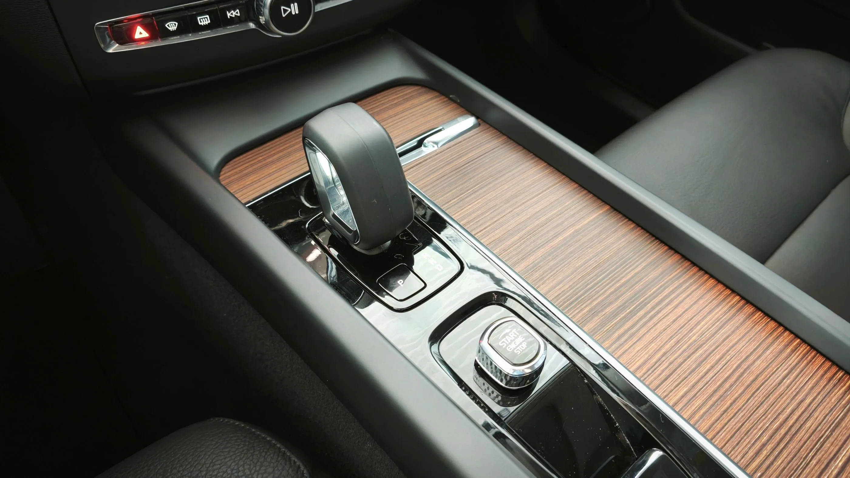 VOLVO XC60 RECHARGE ULTIMATE T8 PHEV AT 2000CC CT