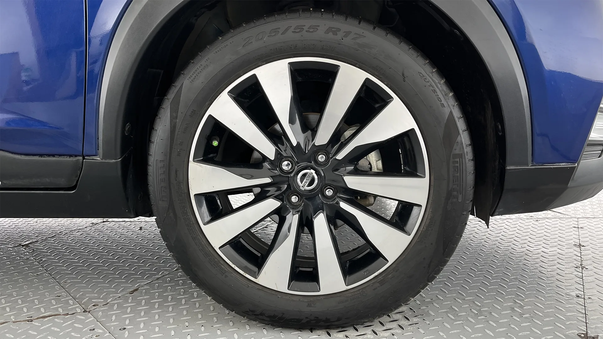 NISSAN KICKS EXCLUSIVE TP 1600CC 6AB R17 TC