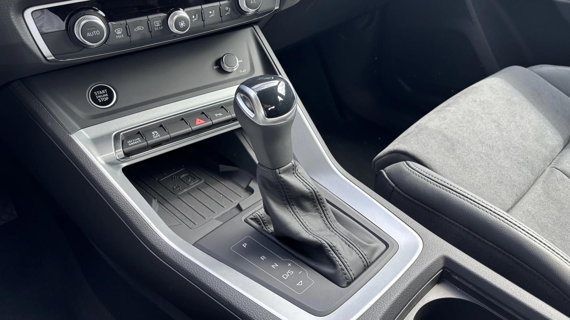 AUDI Q3 35 TFSI AMBITION PLUS TP 1400CC T TC R19