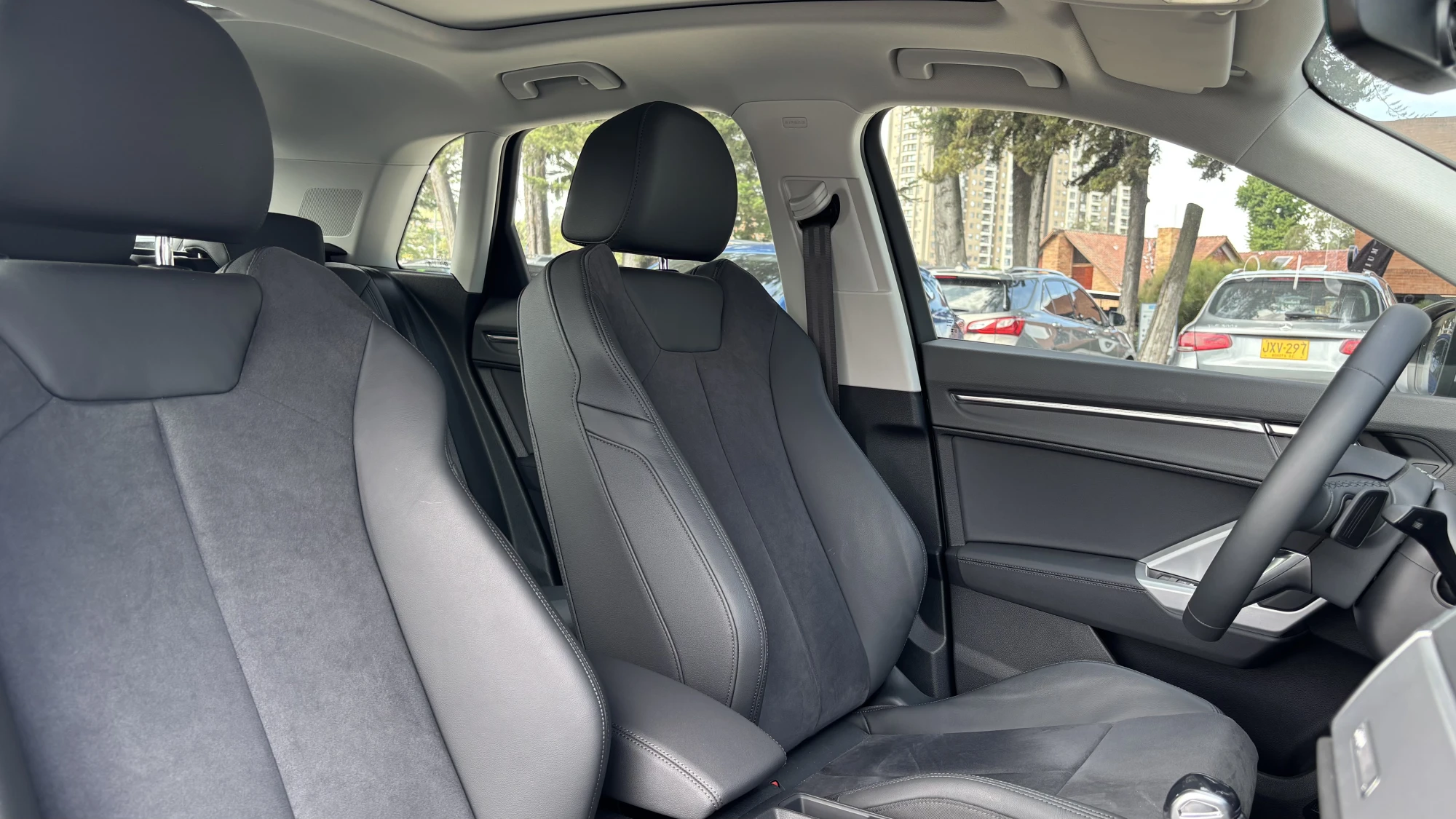 AUDI Q3 35 TFSI AMBITION PLUS TP 1400CC T TC R19