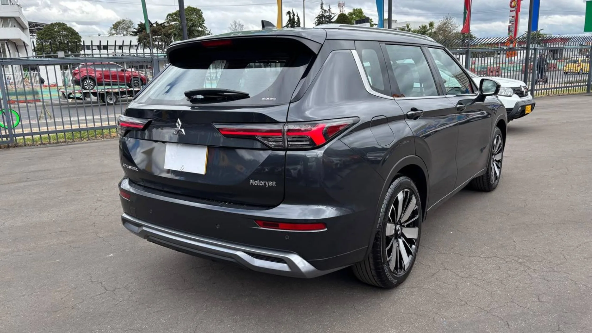 MITSUBISHI OUTLANDER 2.5L AT 2500CC CT 7AB