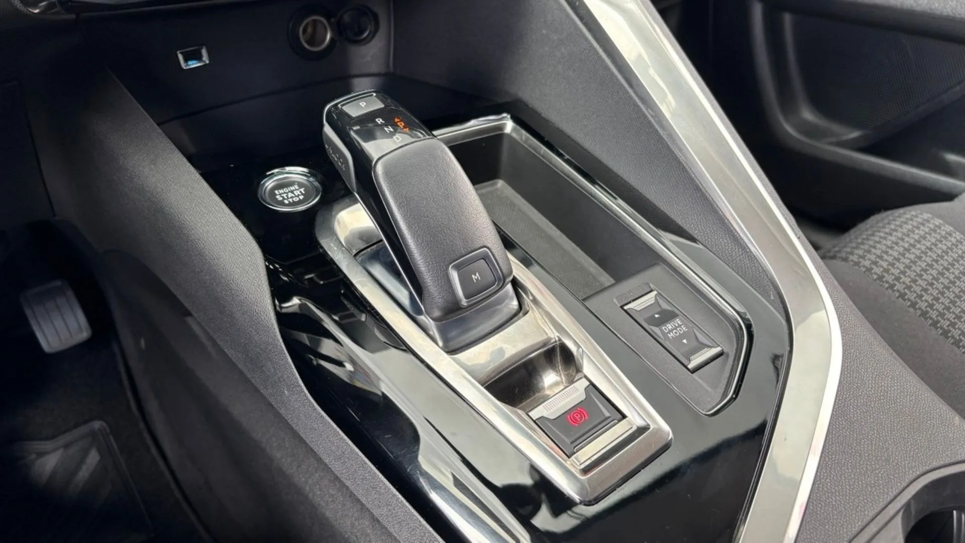 PEUGEOT 3008 ACTIVE TP 1600CC T R17